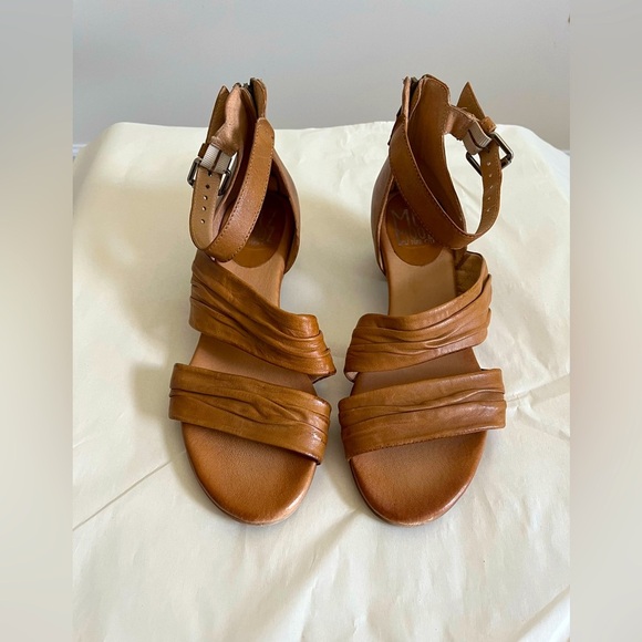Miz Mooz Cassie Wide Strappy Zip Up Brown Leather Low Heel Sandals Size … - Picture 1 of 13